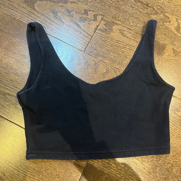 BRANDY MELVILLE 3 PACK🔥 - Picture 3 of 4